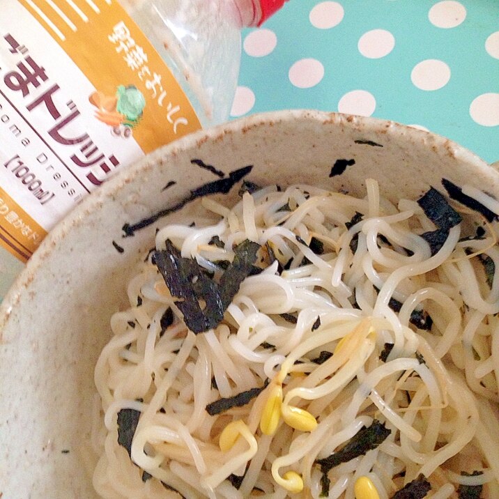 海苔ともやしの胡麻ドレこんにゃくそうめん♡